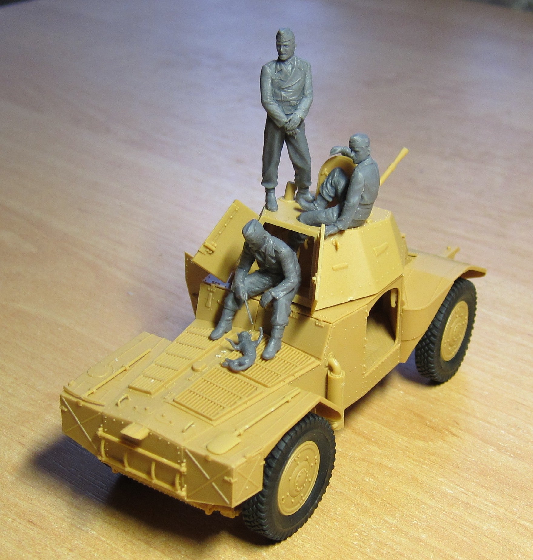 ICM 1/35 German Armoured Vehicle Crew (1941-1942) (4 figures and cat) | 4823044403981