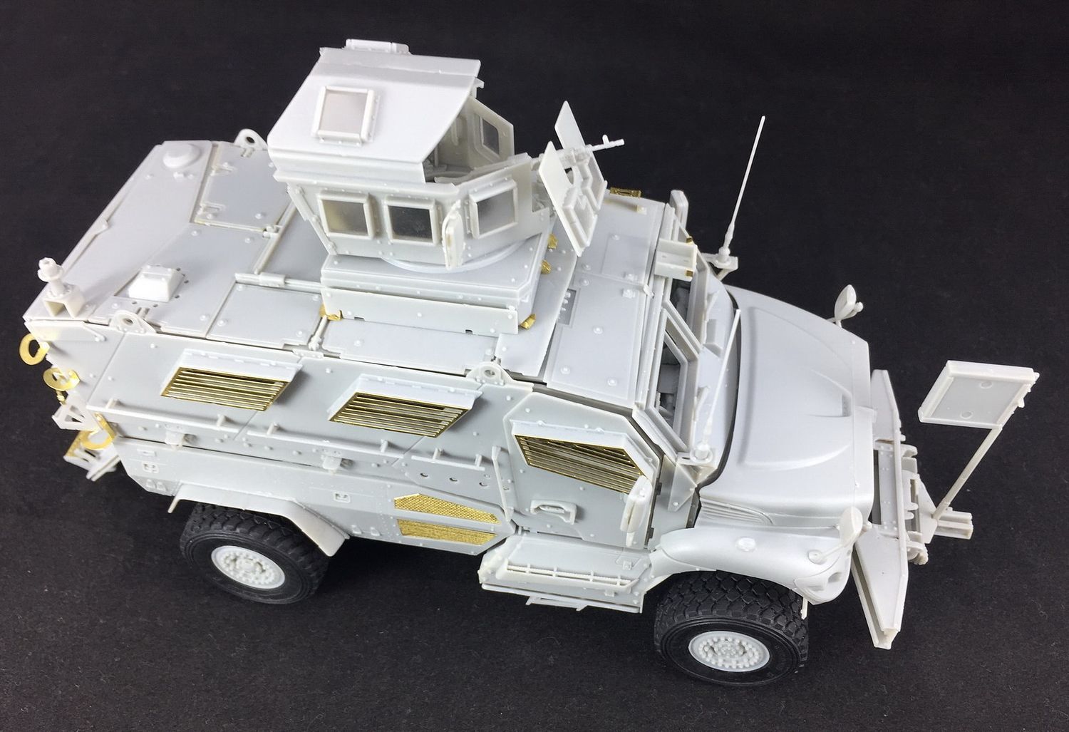 Bronco Models 1/35 M1224 MaxxPro MRAP Armoured Car | 6970162330502