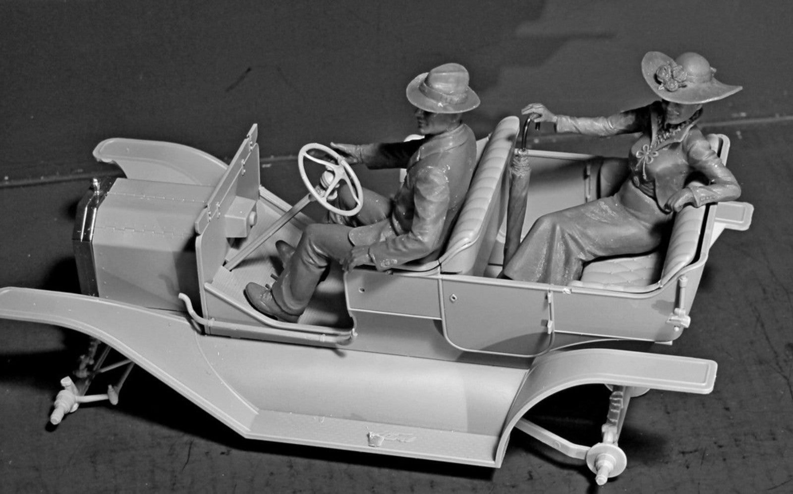 ICM 1/24 American Motorists (1910s) (1 male, 1 female figures) (100% new molds) | 4823044405619