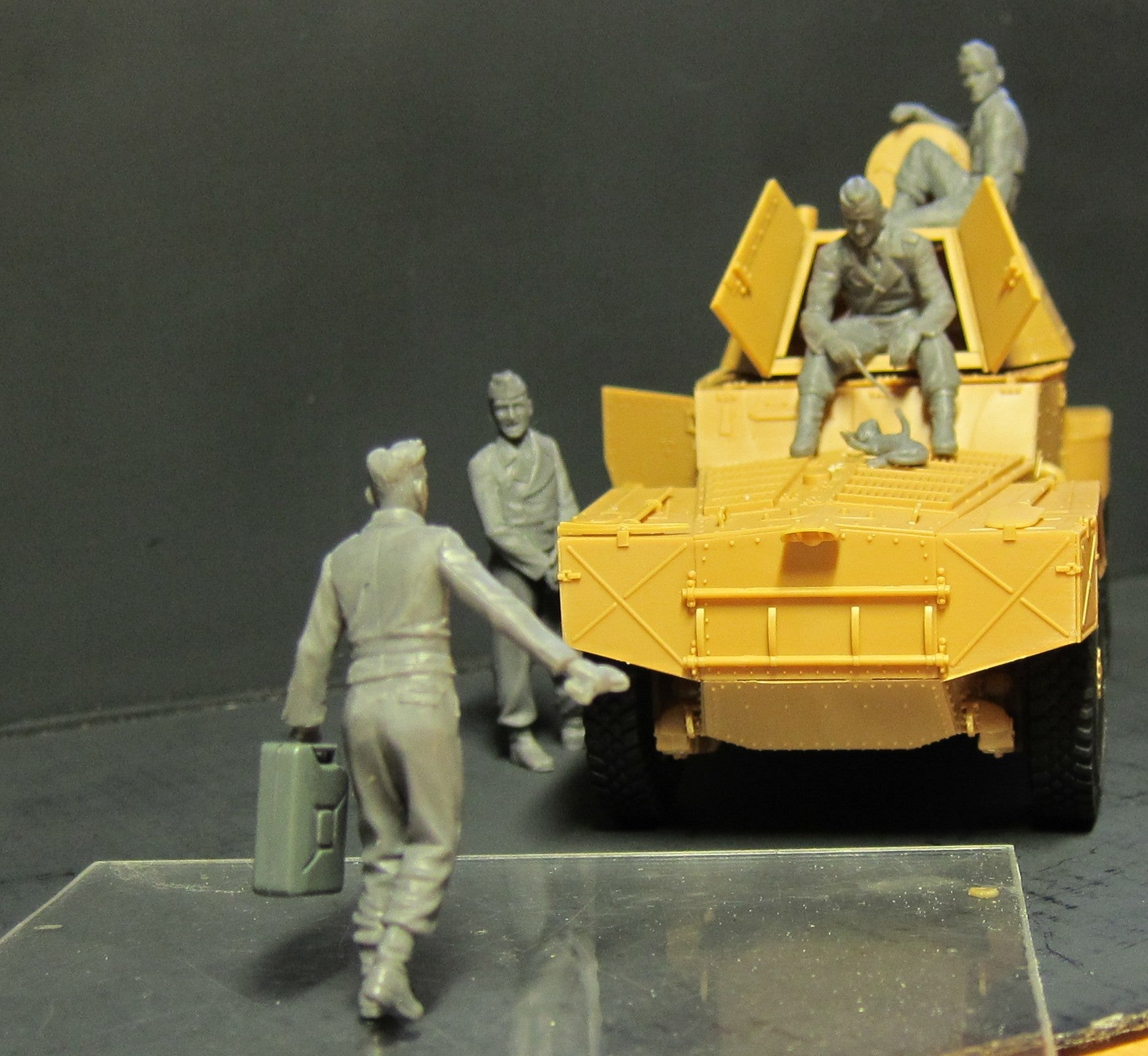 ICM 1/35 German Armoured Vehicle Crew (1941-1942) (4 figures and cat) | 4823044403981