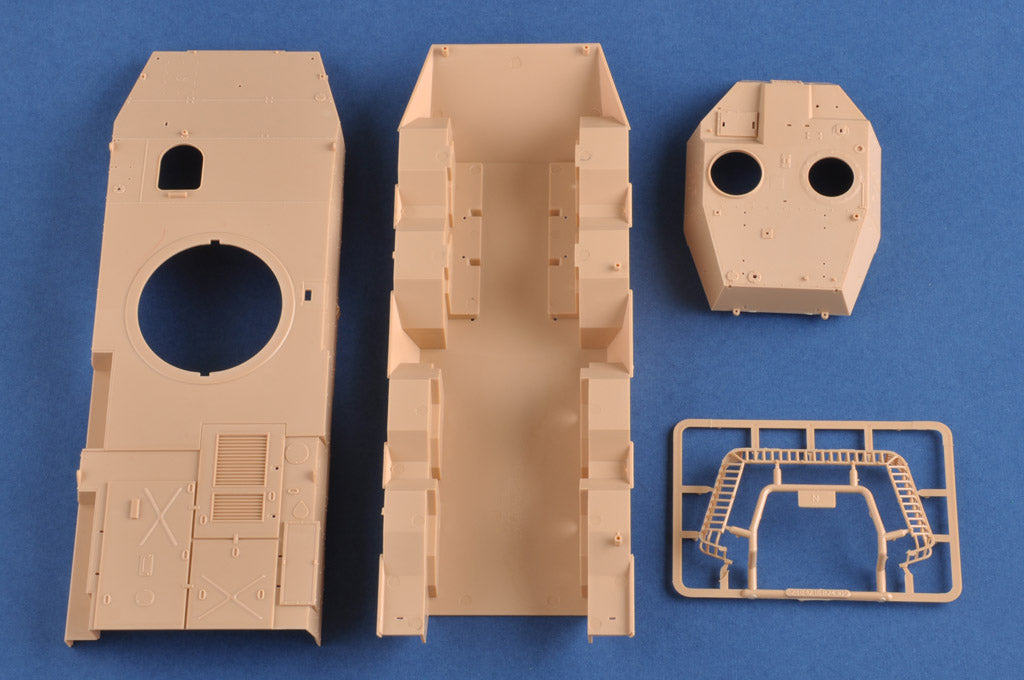 Hobby Boss 1/35 PLA ZTL-11 105mm Amphibious Assault Vehicle | 6939319245052