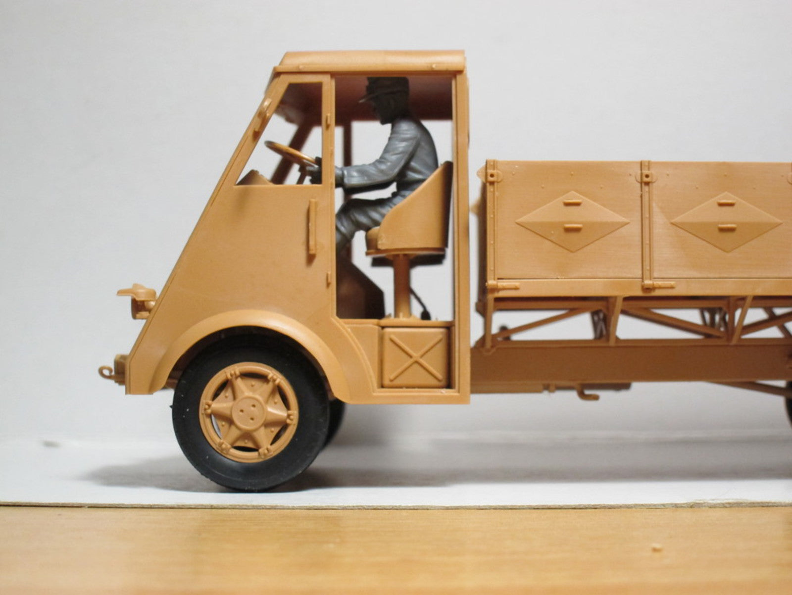 ICM 1/35 Lastkraftwagen 3,5 t AHN with German Drivers | 4823044405923