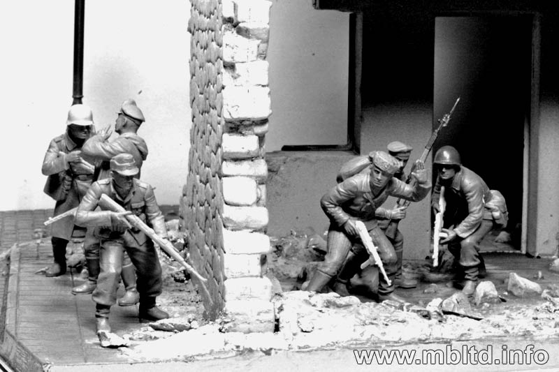 MASTER BOX 1/35 Who's that, German Mountain Troops & Soviet Marines, spring 1943 | 4820113080180