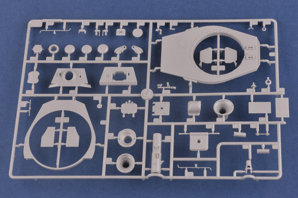 Hobby Boss 1/35 Pz.Kpfw.VI Sd.Kfz.182 Tiger II (Henschel July. 1945 Production) | 6939319245335