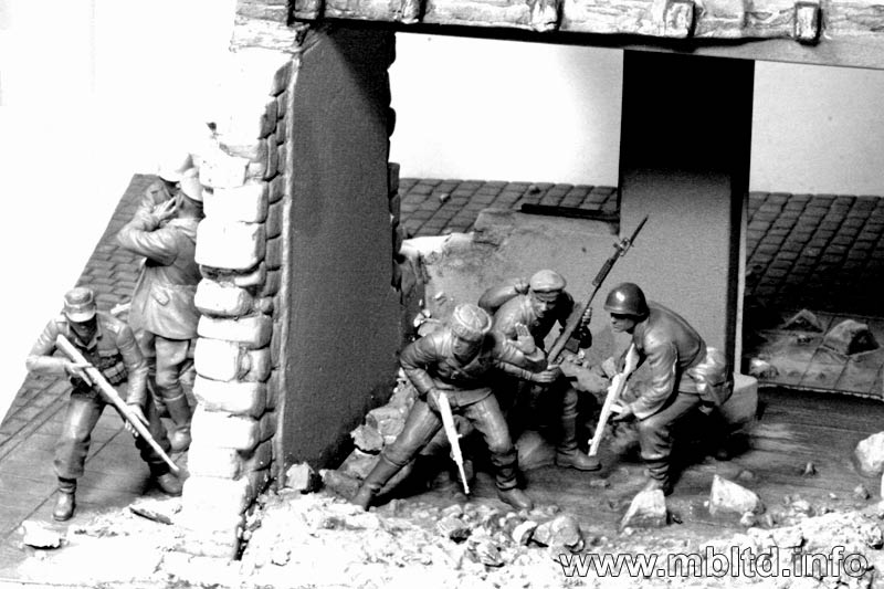 MASTER BOX 1/35 Who's that, German Mountain Troops & Soviet Marines, spring 1943 | 4820113080180