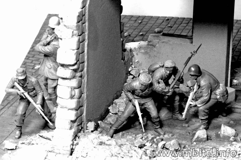 MASTER BOX 1/35 Who's that, German Mountain Troops & Soviet Marines, spring 1943 | 4820113080180